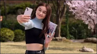 À la fin de la saison 1, Kitty apprend...