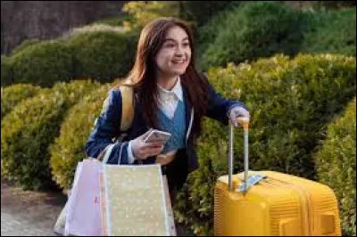 À l'aéroport elle voit une dernière fois :