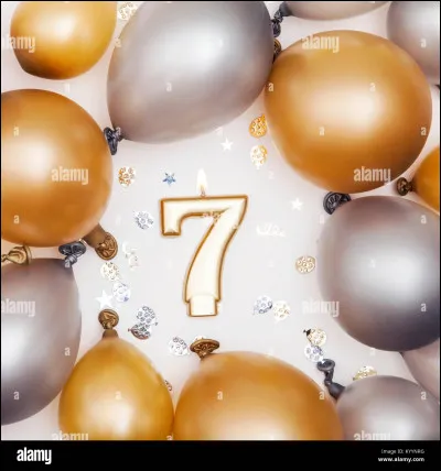 Quel corps possède sept atomes de carbone ?