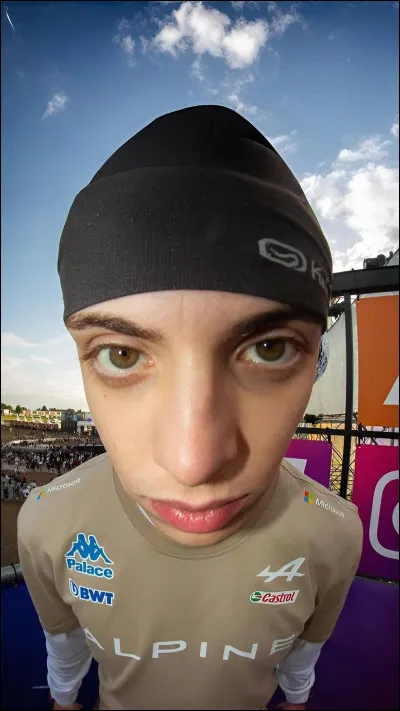 Quel est le contenu principal qu'il fait en live twitch ?