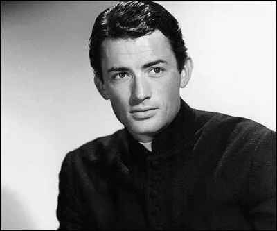 Qui est cet acteur américain qui joue un des premiers rôles dans le film ''Les Canons de Navarone'' ?