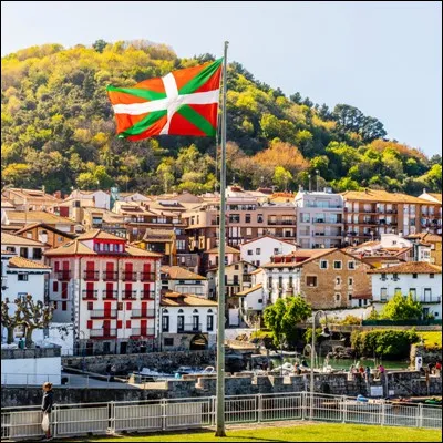 Quelle spécialité du Pays basque, dont Marianne Hirigoyen est lune des créatrices, est protégée par lassociation Eguzkia ?
