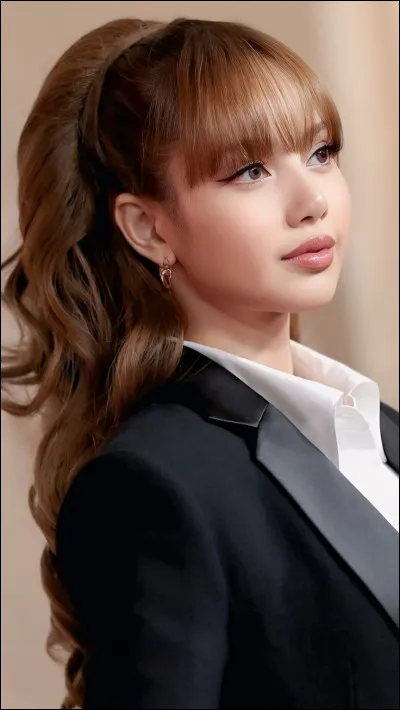 Avec quels artistes Lisa a-t-elle collaboré pour le single "Born Again" ?