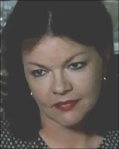 Elle est la fille de Simone Signoret et la mère de Benjamin Castaldi. Elle a notamment été vue aux côtés de Sophia Loren, Paul Newman, Yves Montand, Jean-Louis Trintignant, Lino Ventura, Marlon Brando, Alain Delon, Miou-Miou, Michel Piccoli, Gérard Depardieu, Annie Girardot, Claude Brasseur, Marion Cotillard et Jean Reno. Qui est-elle ?