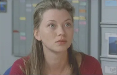 Elle est notamment célèbre grâce à son rôle de Candice Renoir dans une série sur France 2. Qui est cette femme ?