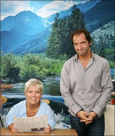 Il a été un pilote de course puis est devenu un comédien remarqué pour sa maitrise de la langue française. Qui est cet acteur ?