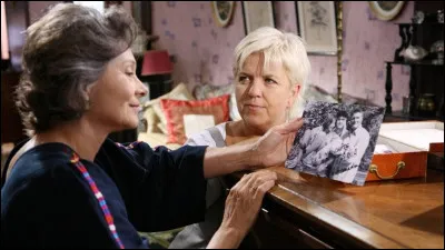 Elle a notamment joué dans les films "Belle de jour", "Nous ne vieillirons pas ensemble", "Sans toit ni loi", "La Fille d'un soldat ne pleure jamais", "Trésor" et "Un bonheur n'arrive jamais seul". Qui est cette actrice ?