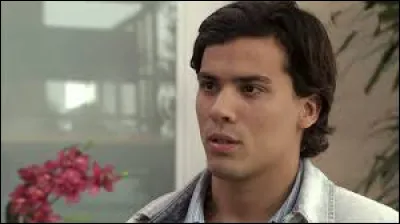 En 1994, sort le premier film avec lui. Il a alors 12 ans et joue le rôle principal. Qui est cet acteur ?