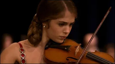 Actuellement, son dernier film est "Vivants". Elle y joue une reporter stagiaire. De qui s'agit-il ?