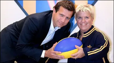 Depuis 2020, il est le sélectionneur de l'équipe du XV de France. Qui est-ce ?