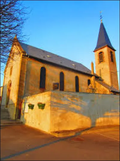 Vous avez sur cette image l'&eacute;glise Saint-Hubert, &agrave; Metrich. Ancienne commune de Lorraine, dans le Pays de Thionville, elle se situe dans le d&eacute;partement ...