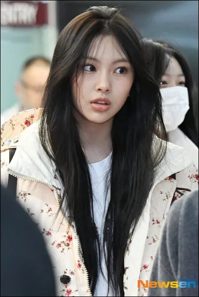 Elle est amie avec Hyein de NewJeans.