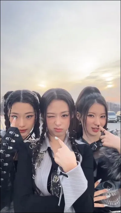 Elle aime composer et écrire ses propres morceaux.