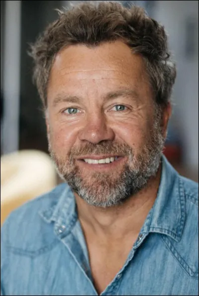 Comment s'appelle le nouvel entraîneur de Pierre ? (photo)