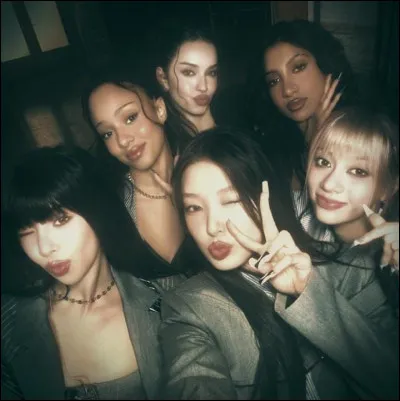 "Trauma-ma-ma-ma
I break Trauma-ma-ma-ma
With MY WORLD in the back
Naro sijakdoeneun Drama."

De quelle chanson viennent ces paroles ?