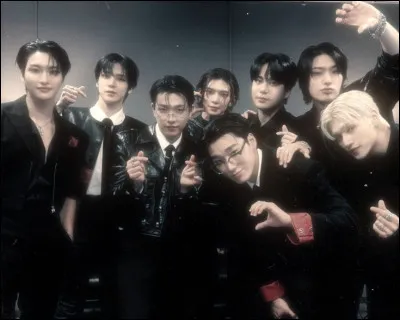 "I cannot breathe without you being right by my side
I'll die
So, can you please come over closer
Hold me tight, right now."


De quelle chanson viennent ces paroles ?