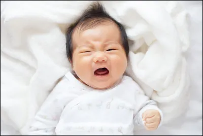 Ton enfant ne veut pas dormir dans son lit, que fais-tu ?