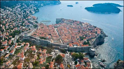 Quelle est cette ville croate surnommée "La perle de lAdriatique" ?