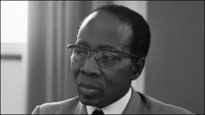 Quel est ce poète d'origine sénégalaise, auteur de poème ''Perles'' ?