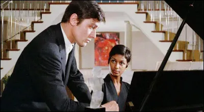 Dans quel film de Melville, Cathy Rosier incarne-t-elle une pianiste, face à Alain Delon ?