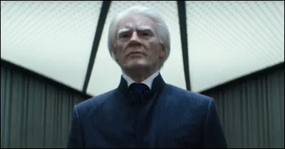 Que symbolise le personnage de Kier Eagan pour Lumon ?