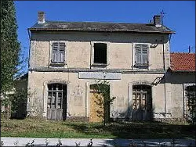 Je vous emmène maintenant à Bellou-sur-Huisne. Ancienne commune de l'arrondissement de Mortagne-au-Perche, elle se situe dans le département ...
