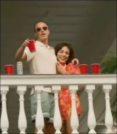 Comment s'appelle la petite amie de Rafe ?