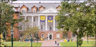 Tu es au coll&egrave;ge ou au lyc&eacute;e, avec qui passes-tu ta journ&eacute;e ?