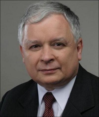 Cet homme était Président de la Pologne lorsque son avion s'est écrasé le 10 avril 2010 à Smolensk alors qu'il se rendait aux cérémonies commémoratives du 70e anniversaire du massacre de Katyn :
