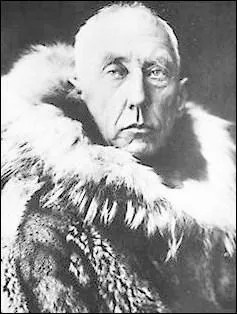 Ce marin et explorateur norvgien trs clbre a disparu le 18 juin 1928, vers l'le aux Ours, en prenant part  une mission de recherche et de sauvetage :