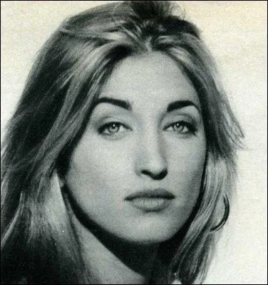 Et voici sa femme, qui est morte dans le mme accident :