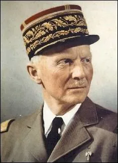 Ce gnral franais, qui signa l'armistice du 22 juin 40, est mort prs de Vigan, dans un accident d'avion, au retour d'une mission d'inspection en novembre 1941 :