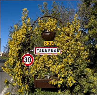 TAnneron est une commune située dans le département du Var.