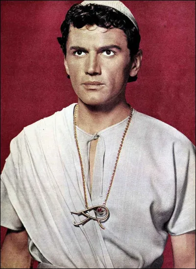 Laquelle de ces actrices ne joue pas aux côtés d'Edmund Purdom dans "L'Égyptien" ?