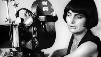 Qui est cette femme réalisatrice mettant le cinéma au service de la réflexion ?