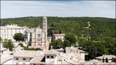 Uzès : Dans quelle région française cette ville se trouve-t-elle ?