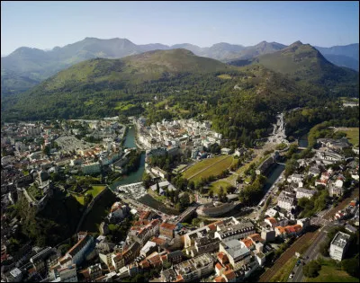 Sachant que la ville de ''Lourdes'' est dans le 65, dans quel département est-elle située ?