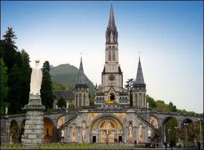 Quel est le nom de cette basilique, située à Lourdes ?