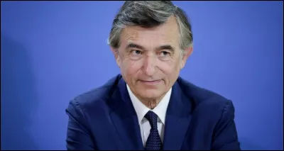 Qui est cet homme politique qui a été maire de Lourdes de 1989 à 2000 ?