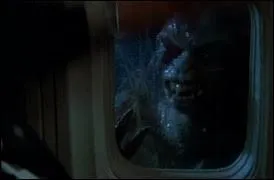 Quel acteur jouait John Valentine, voyageur croyant apercevoir une crature sur l'aile de son avion dans Cauchemar  20000 pieds, sketch culte du film La Quatrime Dimension ?