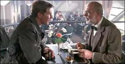 En quel membre d'quipage se dguise Indiana Jones pour faire diversion dans le dirigeable devant permettre de quitter l'Allemagne  lui et son pre ?