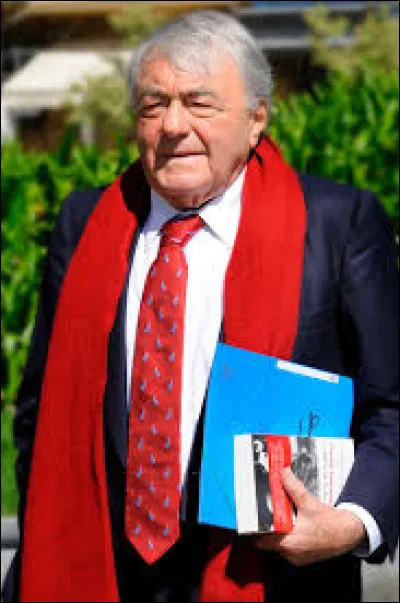 Journaliste, écrivain, cinéaste et producteur de cinéma, Claude Lanzmann (1925-2018) fut également résistant durant la Seconde Guerre mondiale. En 1985, il réalise un documentaire monumental consacré à lextermination des Juifs dEurope par les nazis, intitulé "Shoah". Quelle est la durée de ce chef-d'uvre, qui a été inscrit en 2023 au registre de la Mémoire du monde de lUNESCO ?