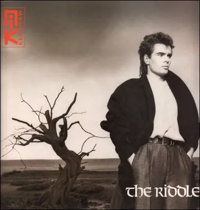 "The Riddle" est un morceau du répertoire de ...
