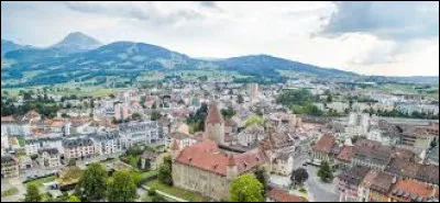 Bulle est une ville européenne du canton de Fribourg : dans quel pays se situe t-elle ?