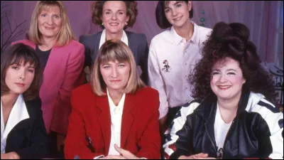 Quelle émission du samedi, dans les années 90, était présentée par Christine Bravo et cinq chroniqueuses ?