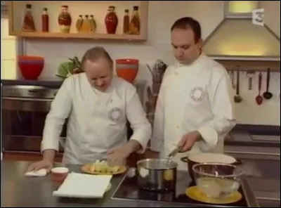 Sur France 3, quel grand chef cuisinier présentait l'émission "Bon appétit bien sûr" ?