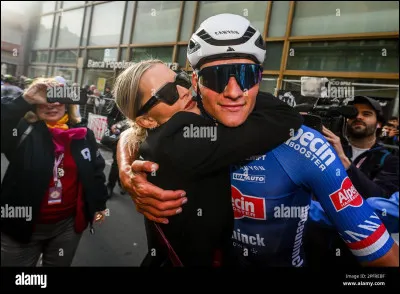 Mathieu Van Der Poel est le poisson pilote de quel cycliste ?