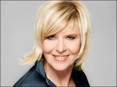 Qu est cette comédienne qui a joué le premier rôle dans la pièce de théâtre ''Les Amazones'' ?