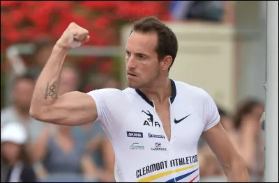 De quel sport Renaud Lavillenie est-il un grand spécialiste ?