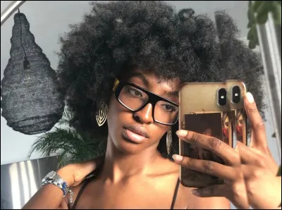 De quelles origines Ebony est-elle ?